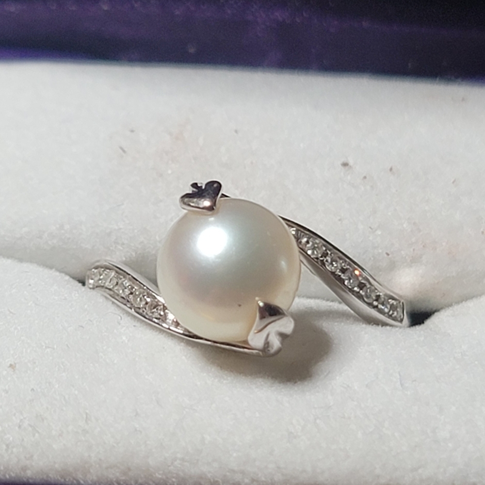 Elegant Silver Pearl Ring